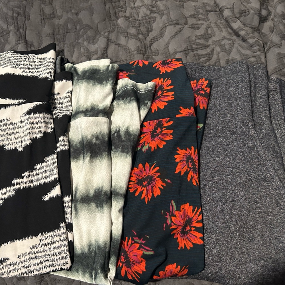 Lot of 4 LuLaRoe Azure skirts